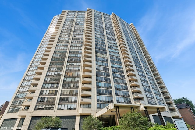 3930 N Pine Grove Ave Unit 2512, Chicago, IL 60613 - photo 1