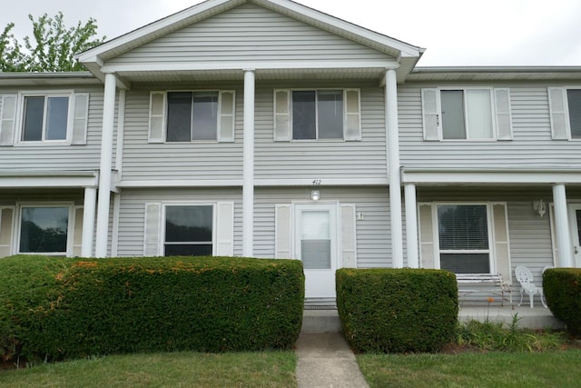 412 Salem Sq, Bolingbrook, IL 60440 - photo 1