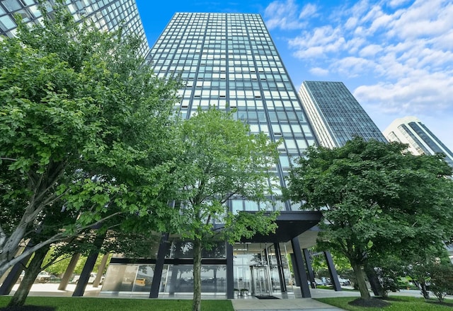 880 N Lake Shore Dr Unit 19A, Chicago, IL 60611 - photo 1