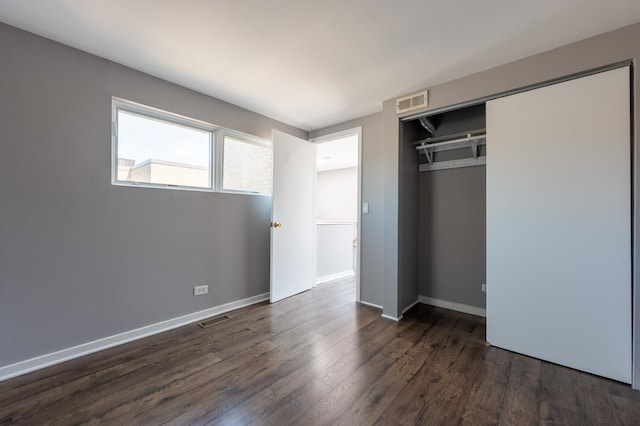 937 W Wrightwood Ave Unit C, Chicago, IL 60614 - unfurnished bedroom with dark wood-type flooring and a closet