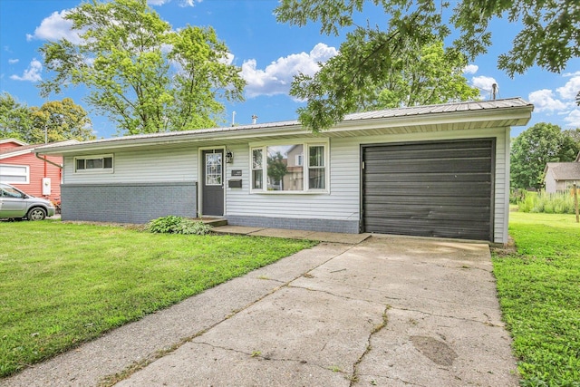 907 E Newkirk St, Tuscola, IL 61953 - photo 2