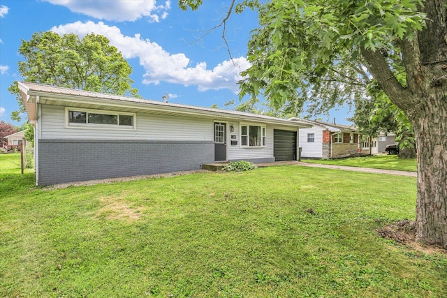 907 E Newkirk St, Tuscola, IL 61953 - photo 3