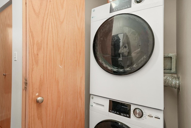 41 E 8th St Unit 1404, Chicago, IL 60605 - laundry room featuring stacked washing machine and dryer