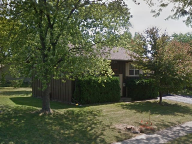 829 Springfield Dr, Roselle, IL 60172 - view of front of house featuring a front lawn