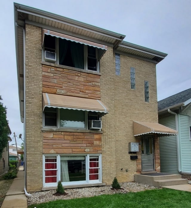 2320 N 73rd Ct, Elmwood Park, IL 60707 - photo 1