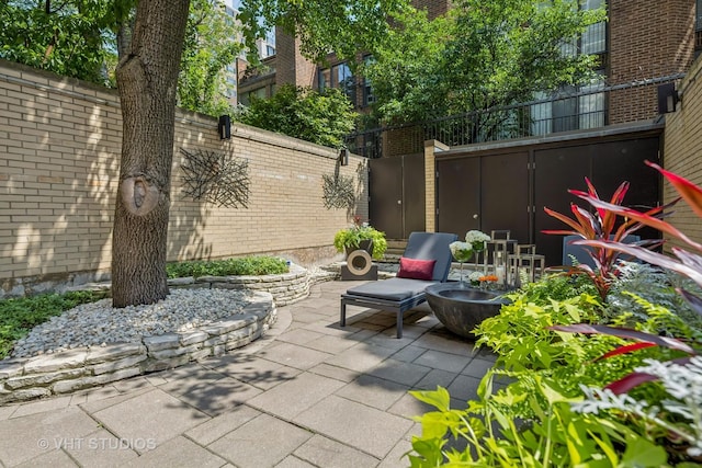65 W Schiller St, Chicago, IL 60610 - fenced backyard with a patio area