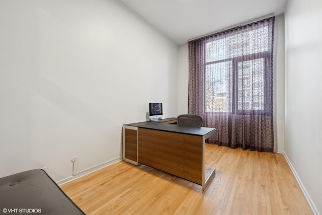 65 W Schiller St, Chicago, IL 60610 - office with light wood finished floors and baseboards