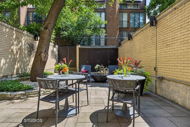 65 W Schiller St, Chicago, IL 60610 - fenced backyard featuring outdoor dining space and a patio area