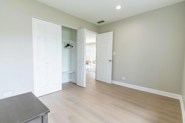 129 Highbury Dr, Elgin, IL 60120 - unfurnished bedroom featuring light wood finished floors, recessed lighting, and a closet