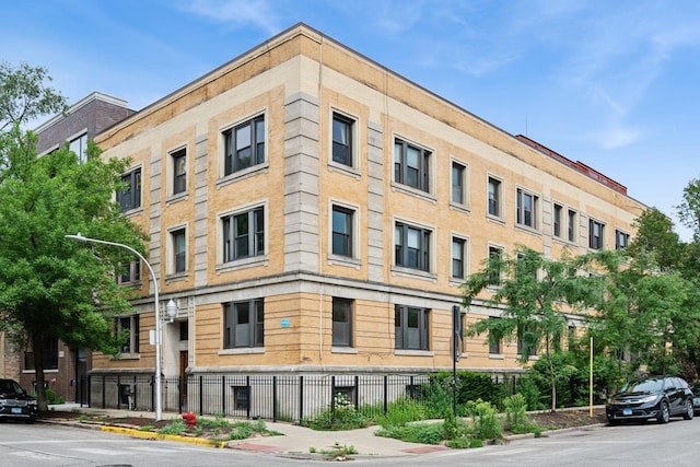 900 W Dakin St Unit 1, Chicago, IL 60613 - photo 1
