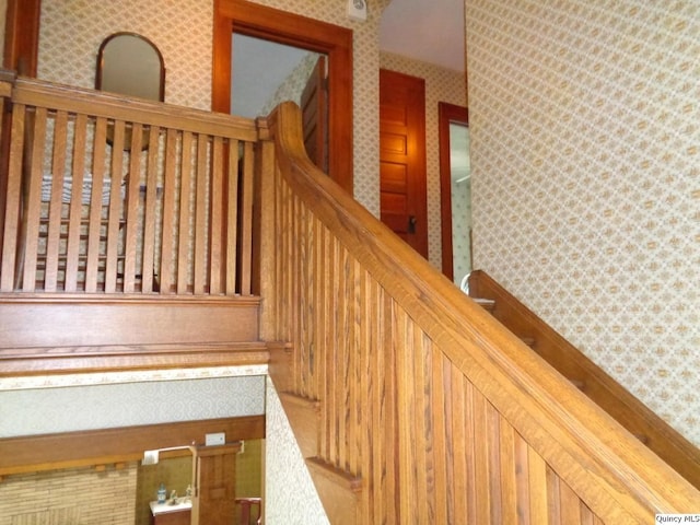 215 S 16th St, Quincy, IL 62301 - stairs with wallpapered walls