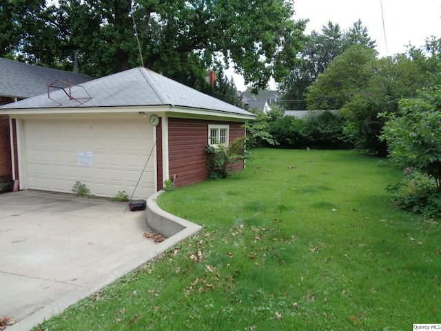 215 S 16th St, Quincy, IL 62301 - view of grassy yard with a garage and an outdoor structure