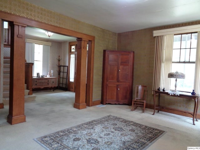 215 S 16th St, Quincy, IL 62301 - carpeted entryway with baseboards