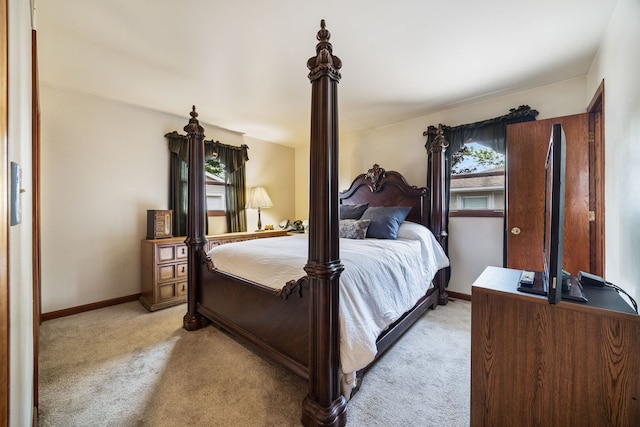 267 N Idlewild Ave, Mundelein, IL 60060 - bedroom featuring light carpet and baseboards