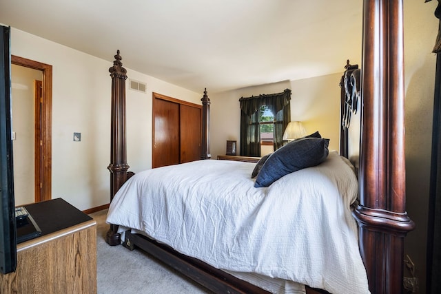267 N Idlewild Ave, Mundelein, IL 60060 - carpeted bedroom featuring a closet