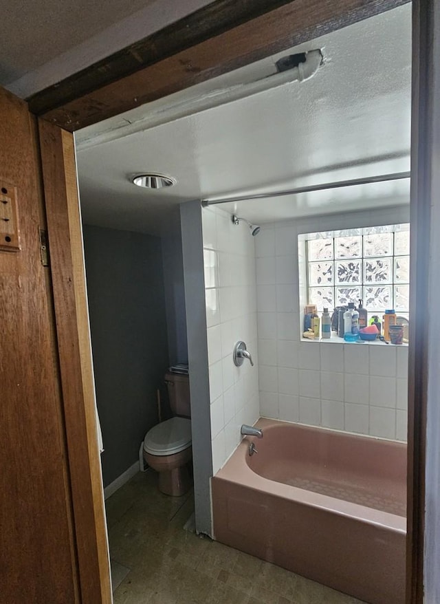 5330 S California Ave, Chicago, IL 60632 - full bath featuring toilet and washtub / shower combination