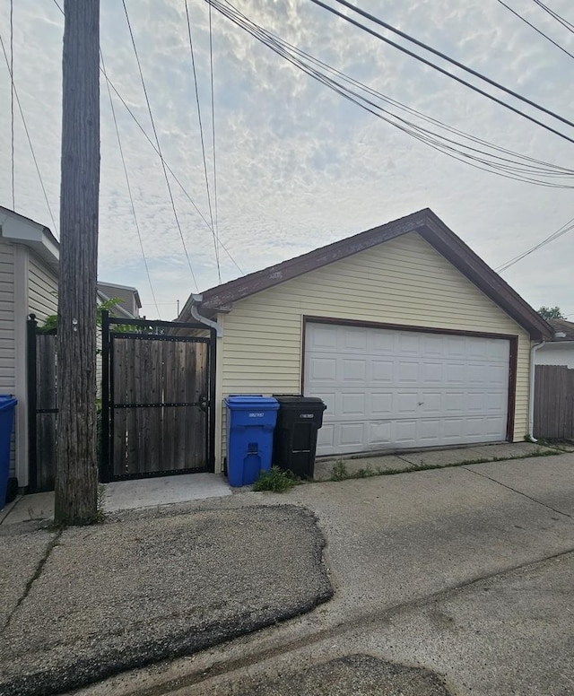 5330 S California Ave, Chicago, IL 60632 - detached garage featuring a gate