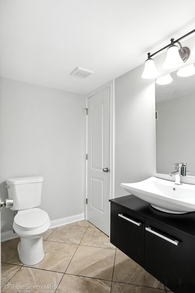 7723 S Paxton Ave, Chicago, IL 60649 - photo 26