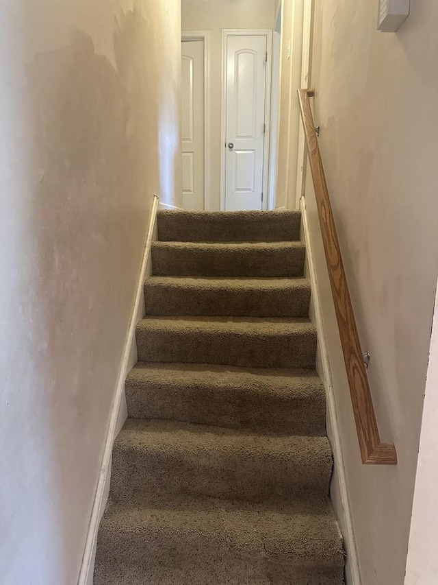 562 Willow Rd, Matteson, IL 60443 - view of stairway
