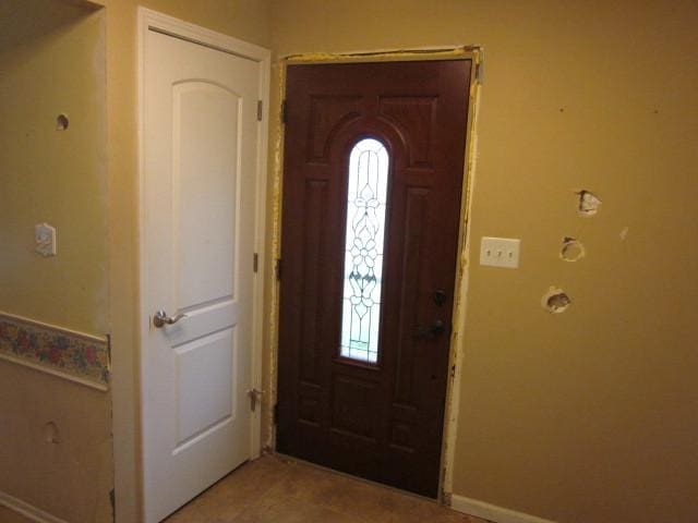 316 Brookwood Trl, Mchenry, IL 60050 - entryway with baseboards