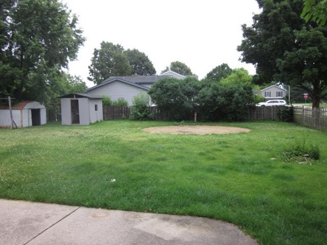 316 Brookwood Trl, Mchenry, IL 60050 - fenced backyard with a storage shed