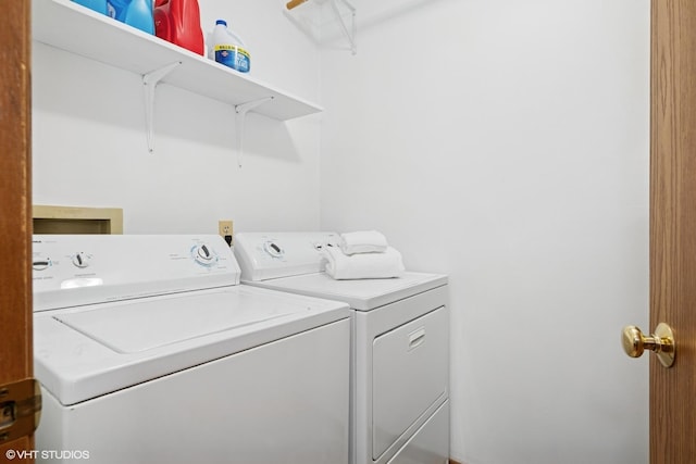 1713 Meadow Ln, Mchenry, IL 60050 - laundry area featuring washing machine and clothes dryer