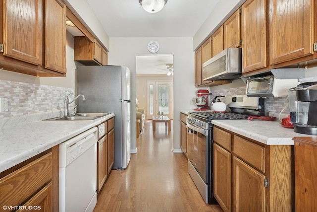 1713 Meadow Ln, Mchenry, IL 60050 - kitchen with stainless steel appliances, light wood-type flooring, light countertops, a ceiling fan, and tasteful backsplash