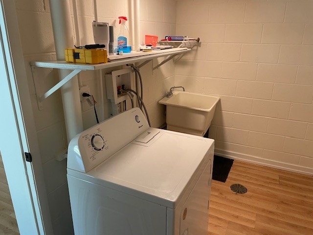 1040 Quanset Ct Unit 1804, Schaumburg, IL 60194 - washroom featuring washer / clothes dryer, concrete block wall, and light wood finished floors