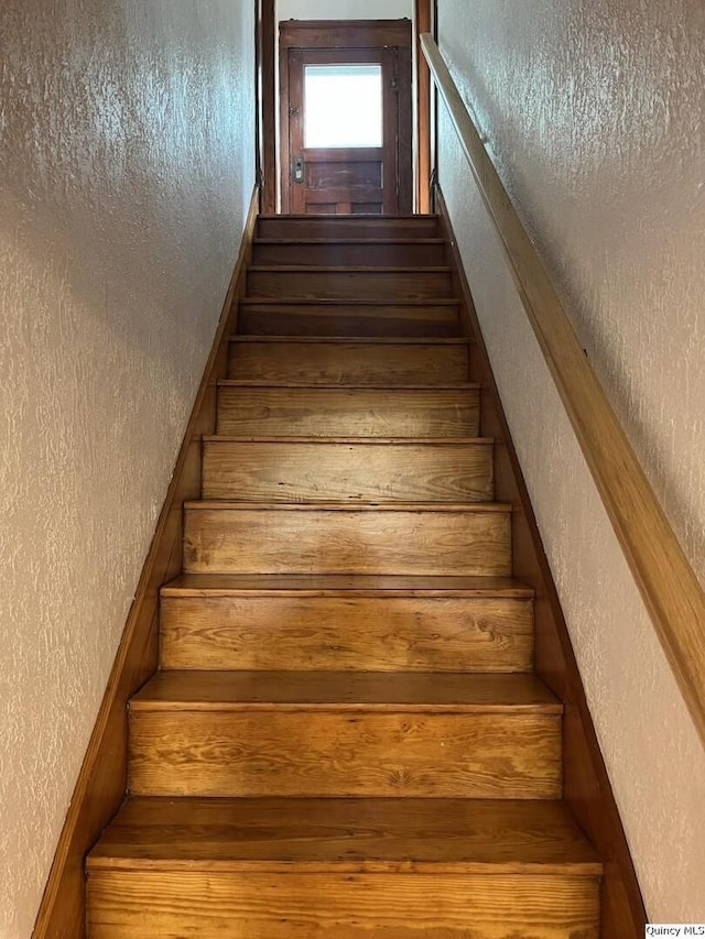 1550 N 2753rd Ln, Loraine, IL 62349 - stairs featuring a textured wall