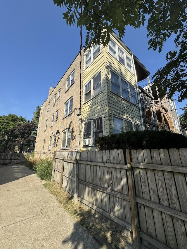 5709 N Spaulding Ave, Chicago, IL 60659 - photo 4