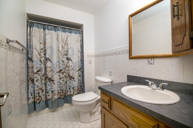 947 Winter Park Dr Unit 947, New Lenox, IL 60451 - full bathroom featuring vanity, tile patterned flooring, tile walls, wainscoting, and a shower with shower curtain
