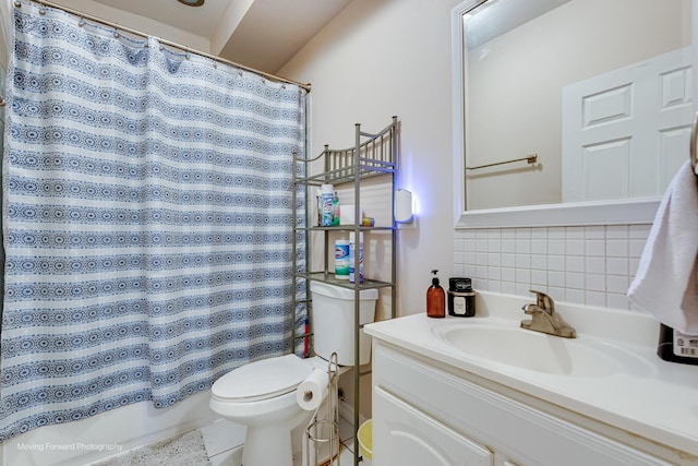 1423 E 68th St Unit 2, Chicago, IL 60637 - bathroom with vanity and a shower with shower curtain