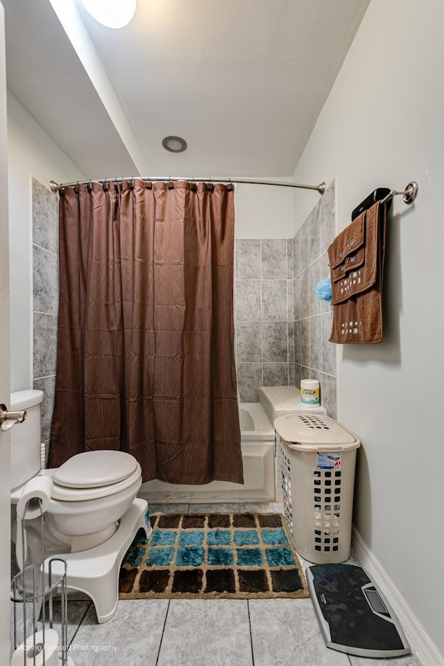1423 E 68th St Unit 2, Chicago, IL 60637 - full bath with shower / tub combo, tile patterned flooring, and tile walls