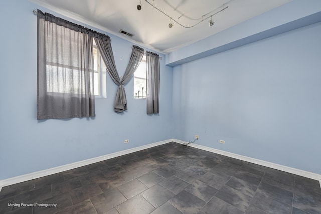 1423 E 68th St Unit 2, Chicago, IL 60637 - unfurnished room with baseboards