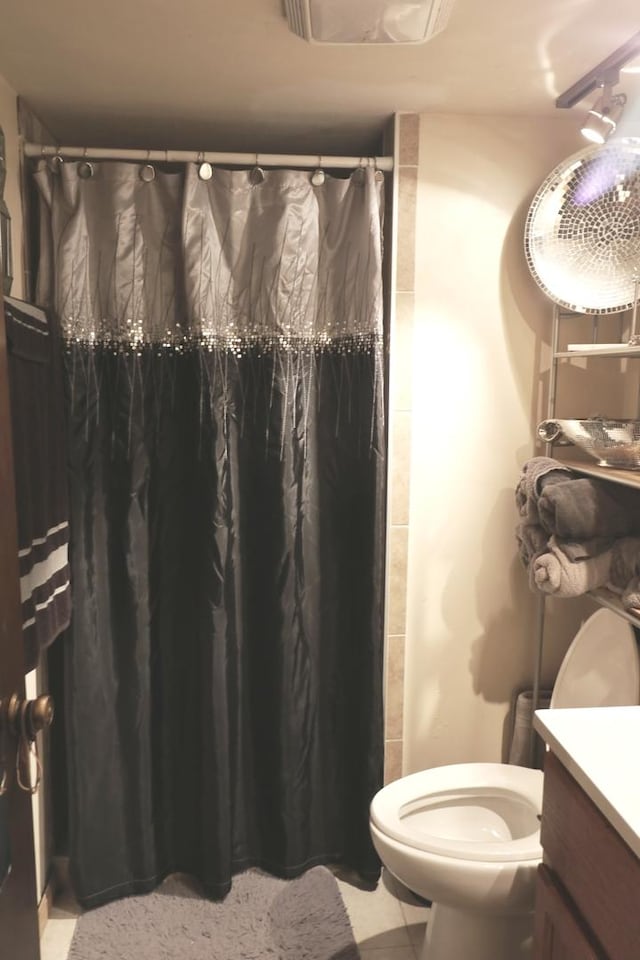 21546 Peterson Ave, Sauk Village, IL 60411 - full bathroom with vanity, a shower with curtain, and tile patterned floors