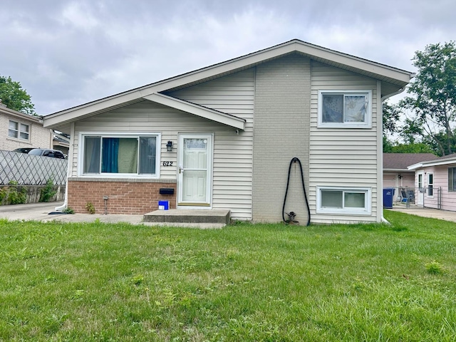 622 N Wisconsin Ave, Villa Park, IL 60181 - split level home featuring brick siding