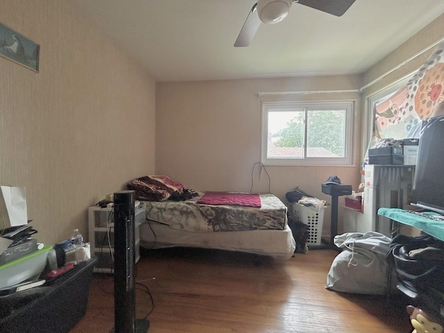 622 N Wisconsin Ave, Villa Park, IL 60181 - bedroom featuring wood finished floors and a ceiling fan