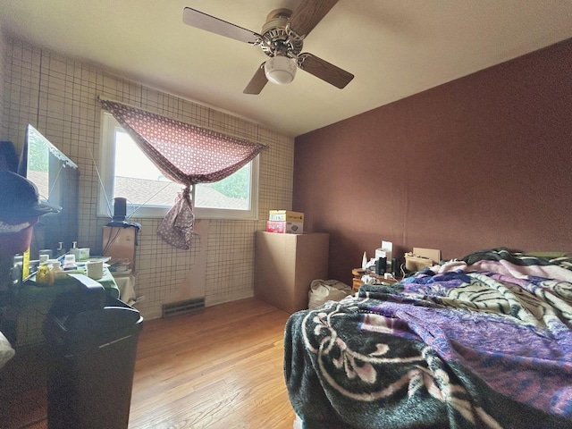 622 N Wisconsin Ave, Villa Park, IL 60181 - bedroom featuring light wood-type flooring and a ceiling fan