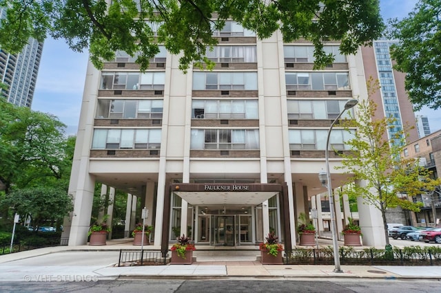 70 W Burton Pl Unit 2904F, Chicago, IL 60610 - photo 2