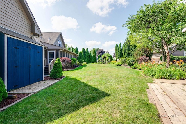 520 Holdridge Ave, Winthrop Harbor, IL 60096 - view of green lawn