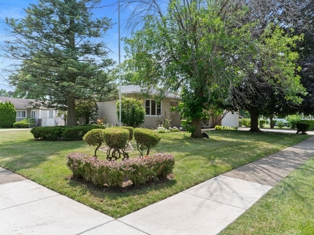 327 Marion Ct, Wheeling, IL 60090 - photo 2