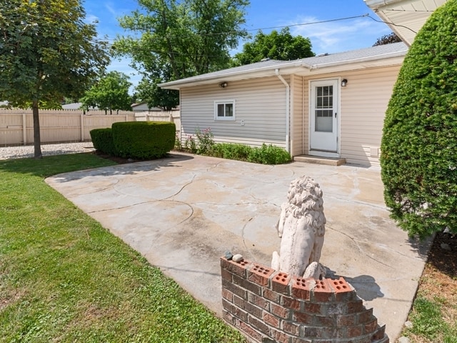 327 Marion Ct, Wheeling, IL 60090 - photo 30