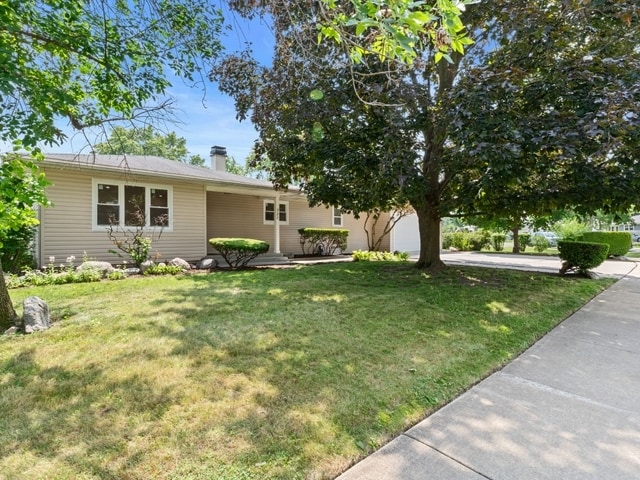 327 Marion Ct, Wheeling, IL 60090 - photo 4