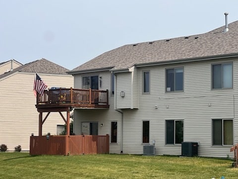 8310 Auburn Ln, Frankfort, IL 60423 - back of house featuring a yard and a wooden deck