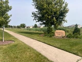 8310 Auburn Ln, Frankfort, IL 60423 - surrounding community featuring a lawn
