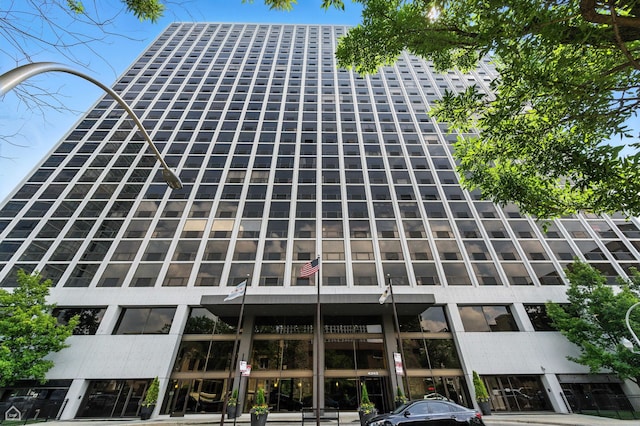 4343 N Clarendon Ave Unit 2317, Chicago, IL 60613 - photo 1