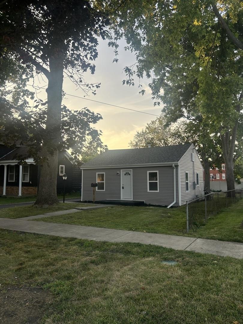 609 E Livingston St, Pontiac, IL 61764 - photo 2