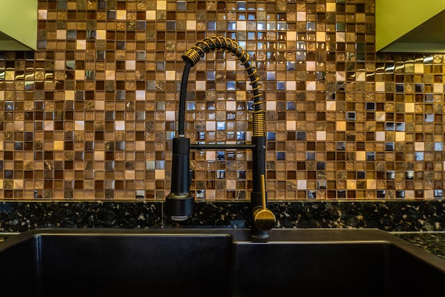 2665 W Warren Blvd Unit 3, Chicago, IL 60612 - kitchen view of a sink and backsplash