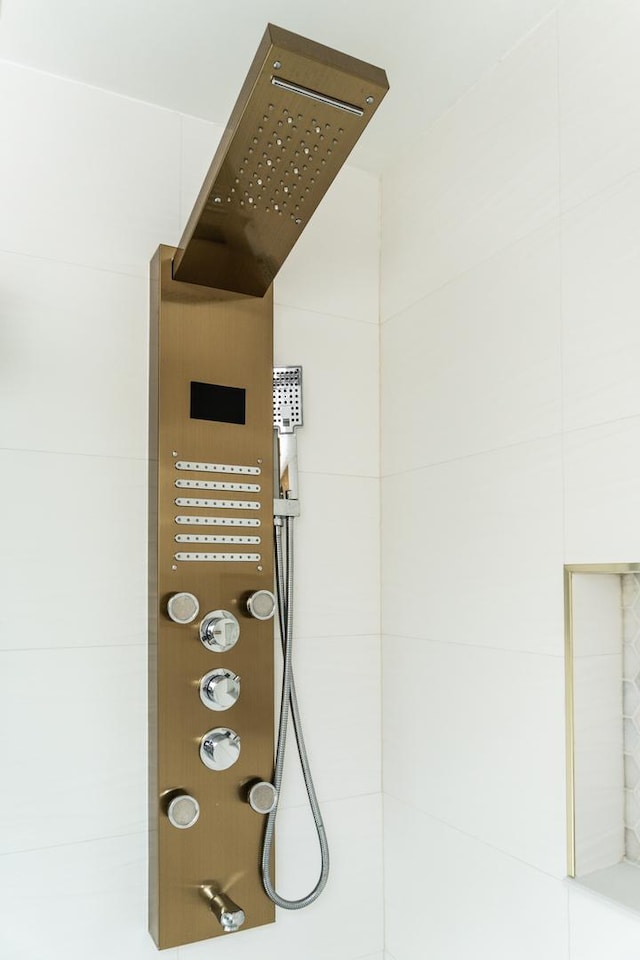 2665 W Warren Blvd Unit 3, Chicago, IL 60612 - bathroom view