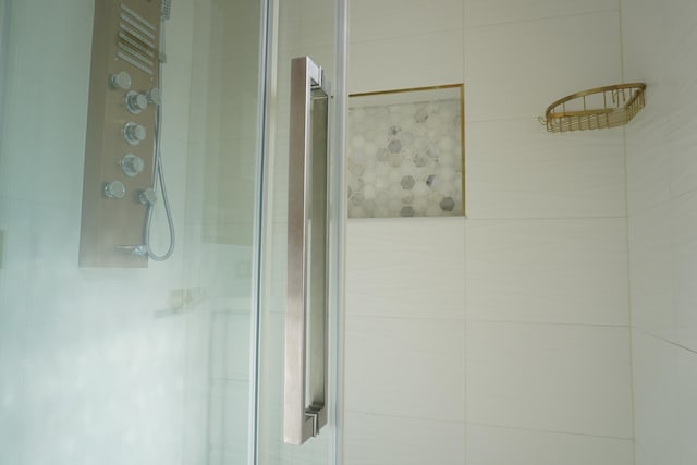 2665 W Warren Blvd Unit 3, Chicago, IL 60612 - bathroom view of a shower stall